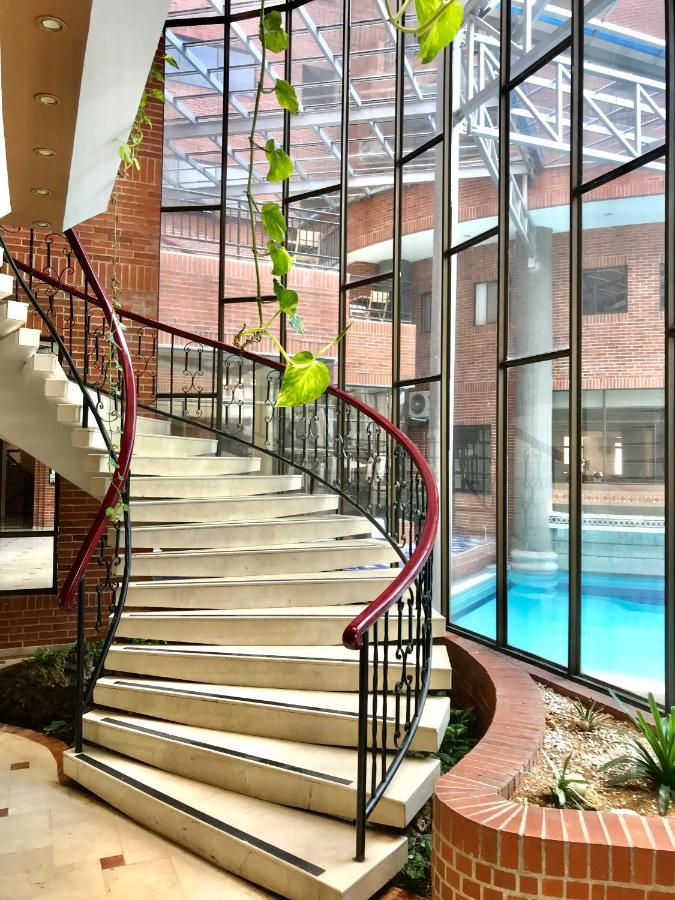 Casa Morales Hotel Internacional Y Centro De Convenciones Ibagué Exterior foto The staircase at the entrance of the hotel