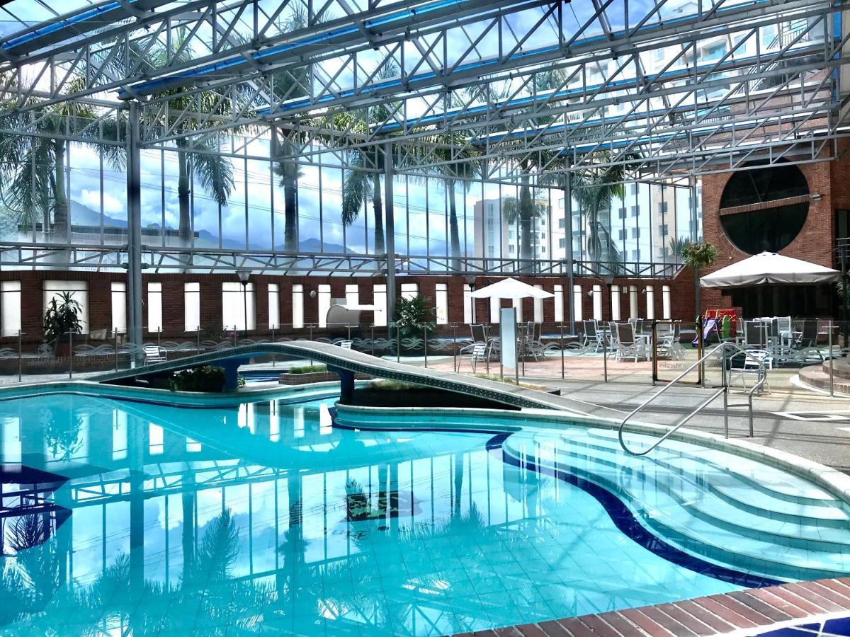 Casa Morales Hotel Internacional Y Centro De Convenciones Ibagué Exterior foto The swimming pool at the hotel