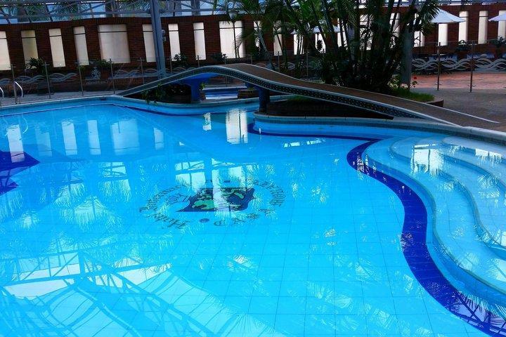 Casa Morales Hotel Internacional Y Centro De Convenciones Ibagué Exterior foto Swimming pool at the hotel