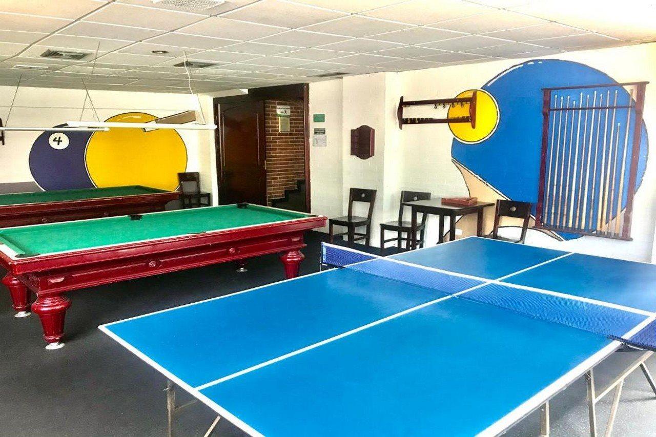 Casa Morales Hotel Internacional Y Centro De Convenciones Ibagué Exterior foto Table tennis tables at the hostel