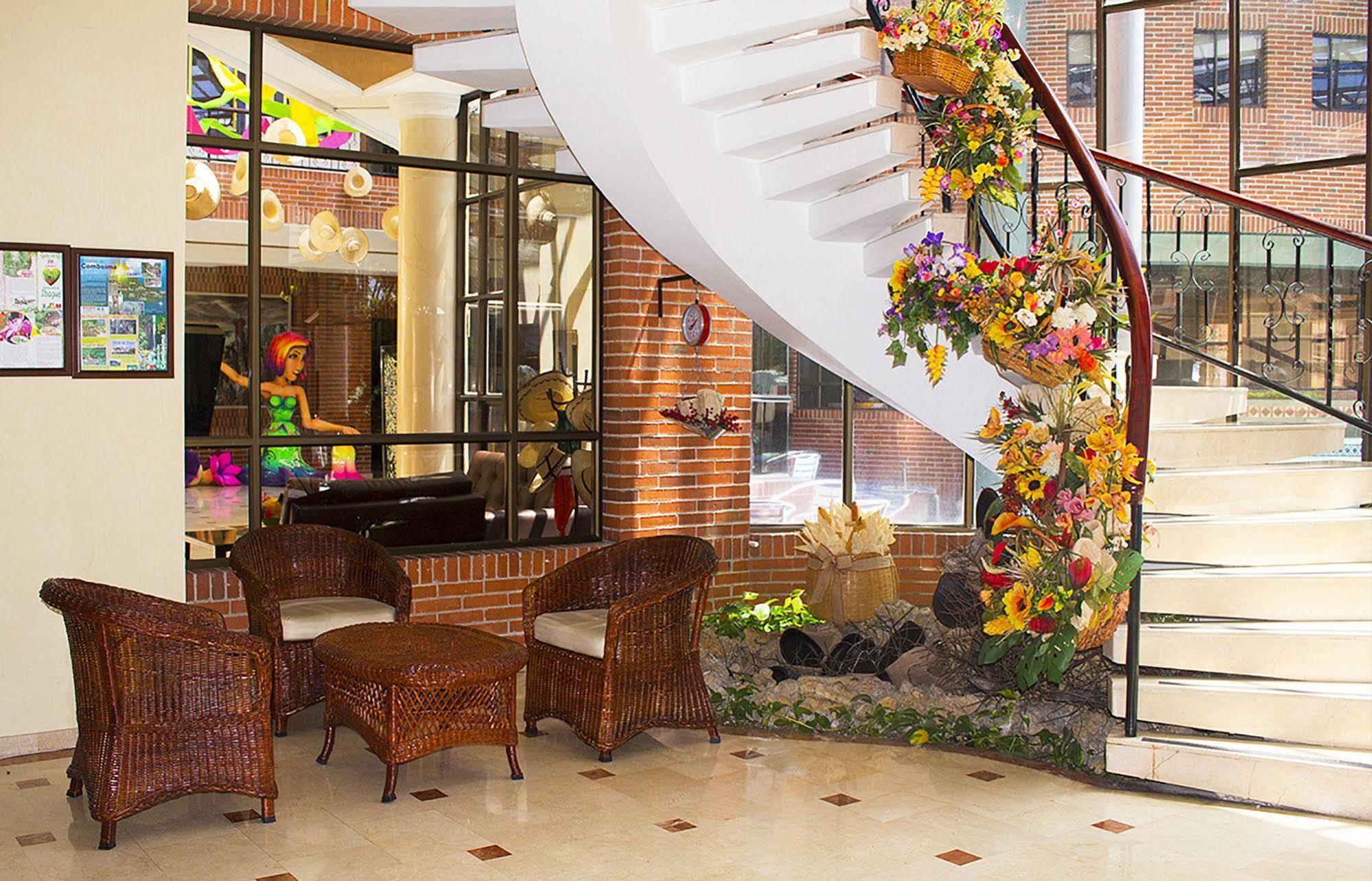 Casa Morales Hotel Internacional Y Centro De Convenciones Ibagué Exterior foto Interior of the hotel