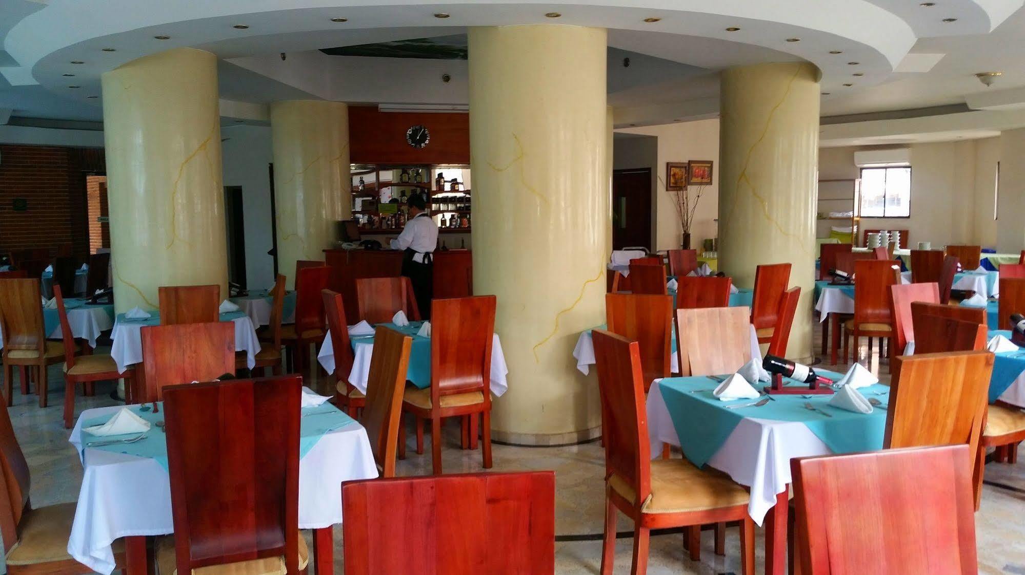 Casa Morales Hotel Internacional Y Centro De Convenciones Ibagué Exterior foto The restaurant